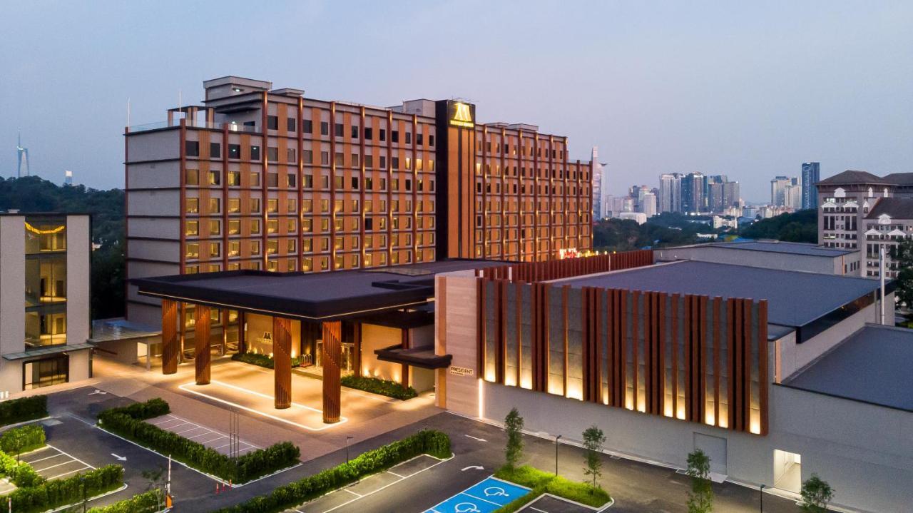 M Resort & Hotel Kuala Lumpur Exterior foto The hotel in 2016